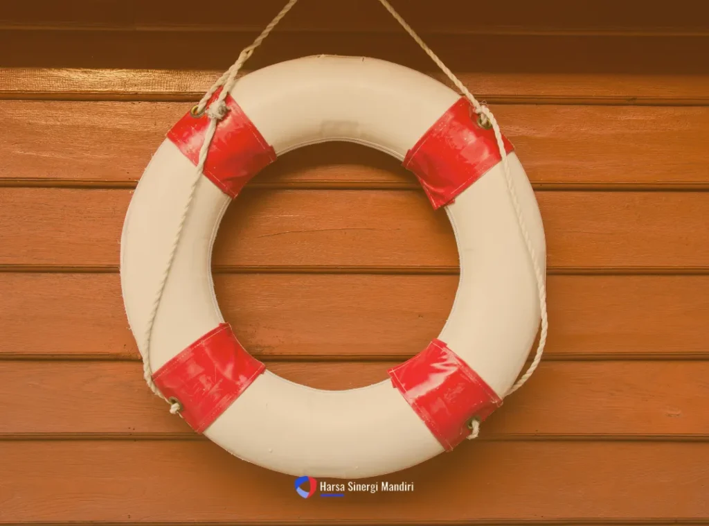 Lifebuoy - alat alat keselamatan di atas kapal